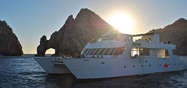 Ver Todos los Catamaranes Privados Al Atardecer & Renta de Barcos de Fiesta en Cabo