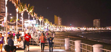 Centro Histórico & Aventura en Pulmonía por el Malecón